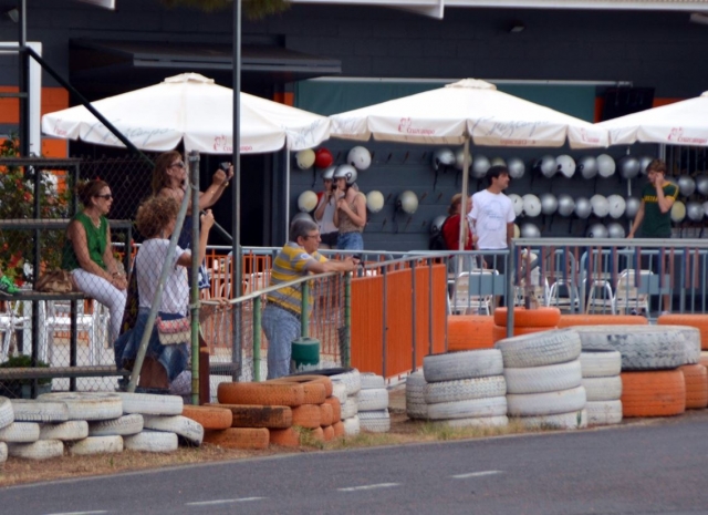 Espectadores a pie de pista