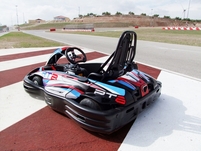  4-stroke kart on track 