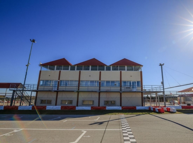  Straight and main building 