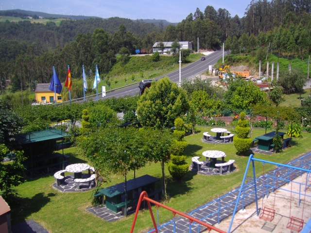 Merendero y Parque Infantil
