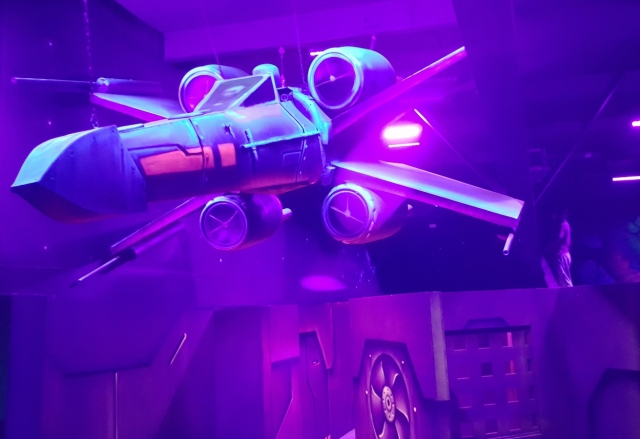 Nave espacial en el laberinto laser