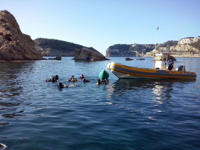 Submarinistas junto a embarcacion