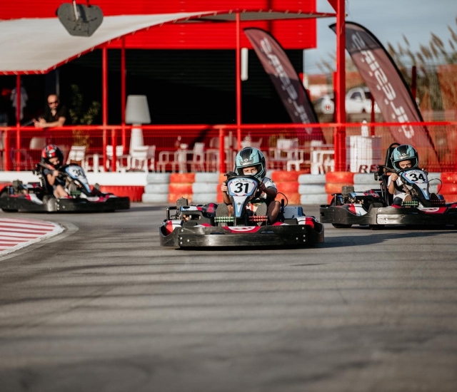 en la curva con el kart