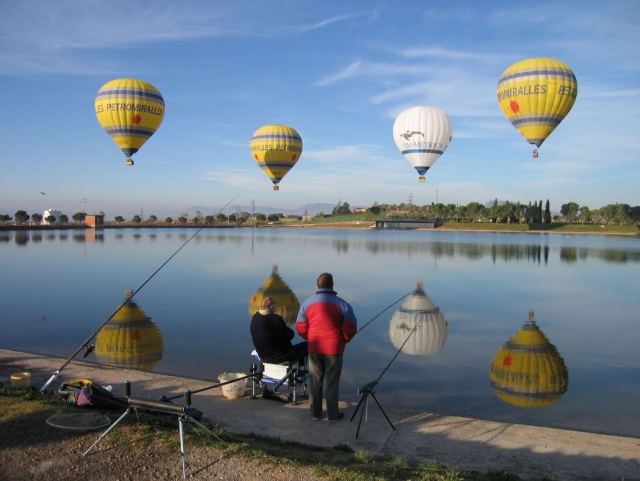 e-707-globos-reflejados-sobre-el-agua14649580608280.jpg
