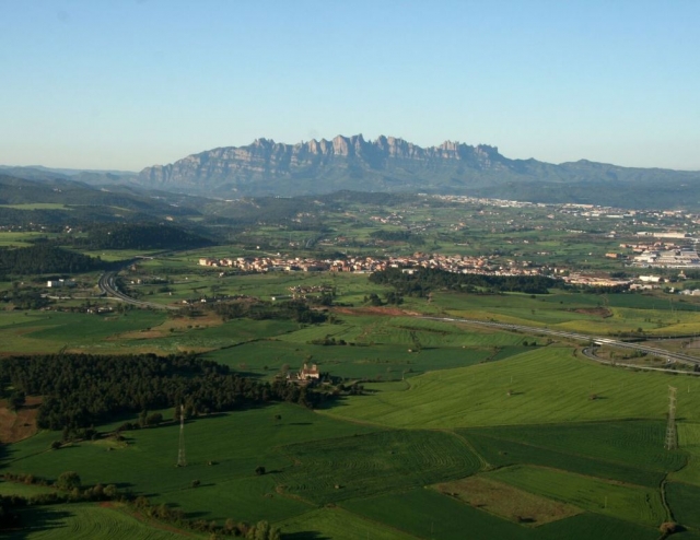 e-707-los-picos-de-montserrat-desde-el-aire14649580622485.jpg