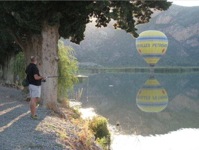 e-707-pescando-con-el-globo-de-fondo14649580632441.jpg