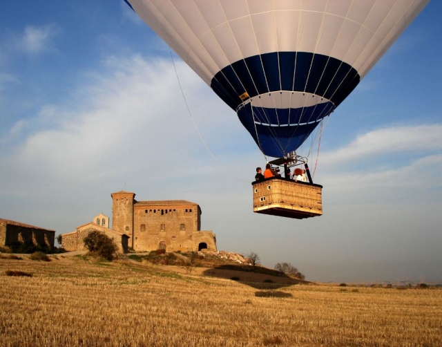 e-707-volando-sobre-edificaciones-historicas14649580666511.jpg
