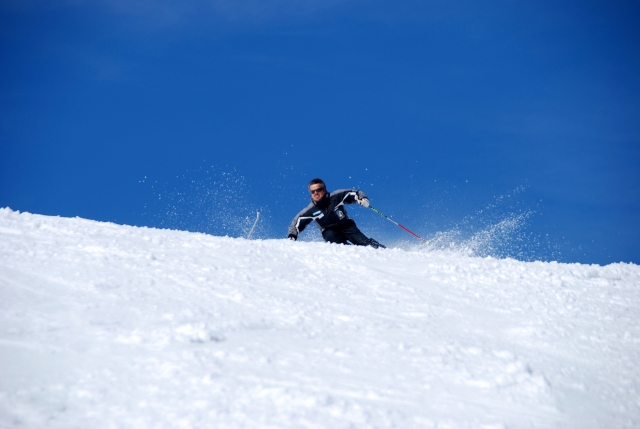  Scivola lungo il pendio