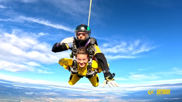 Paracaidas tandem abierto en Sevilla