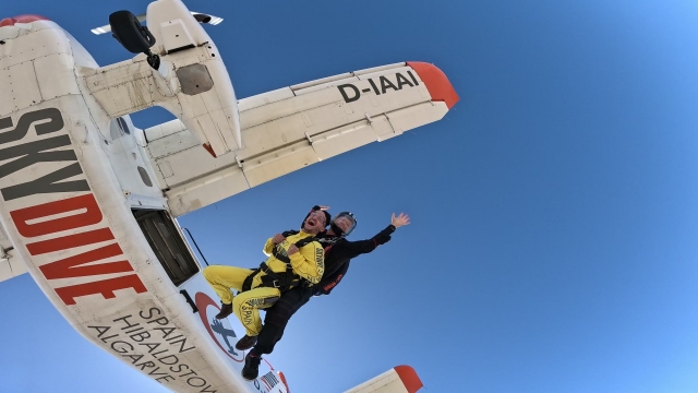 Paracaidismo bajo el sol de Sevilla