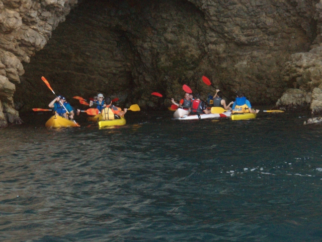  Visite des grottes en kayak 
