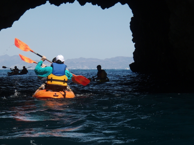  Pagayer vers la grotte en kayak 
