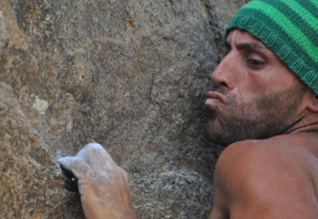  Holding on to the ledge in the rock