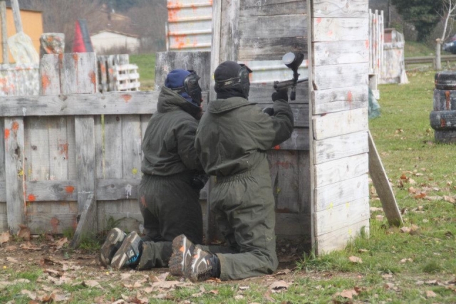  Play paintball 