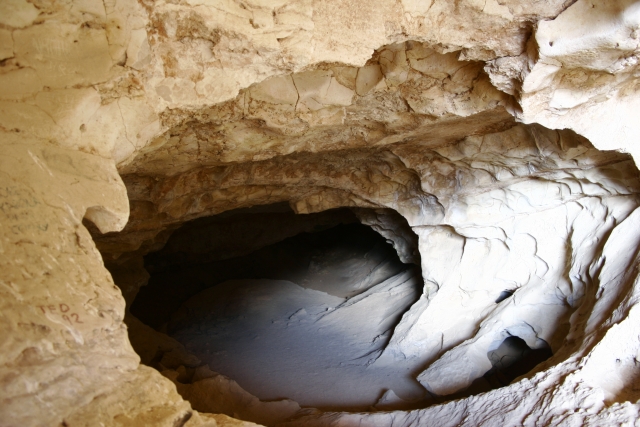 Entra nella grotta 