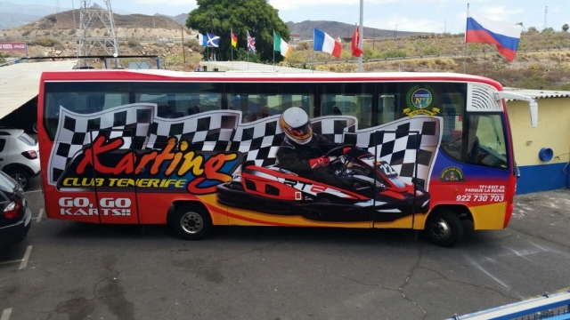 Minubús gratuito de karting