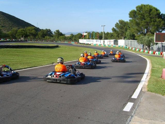 Parle trasera de los karts en pista