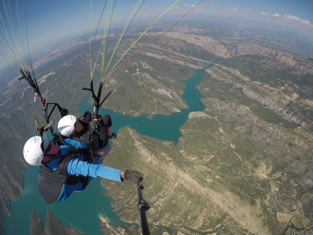 Sobrevolando Lleida en parapente