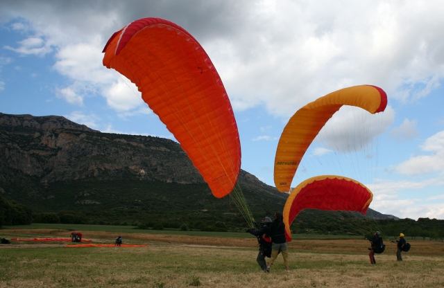 Paracticas de control del parapente en el suelo