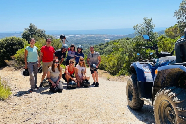 Terminando la ruta en quad con vistas a la montaña