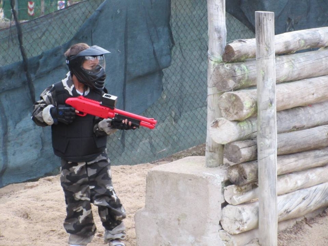  derrière le parapet du jeu de paintball soft 