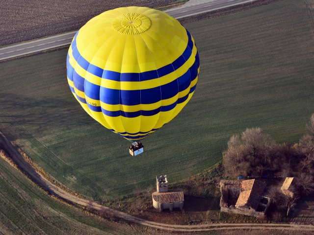  Balão amarelo subindo 