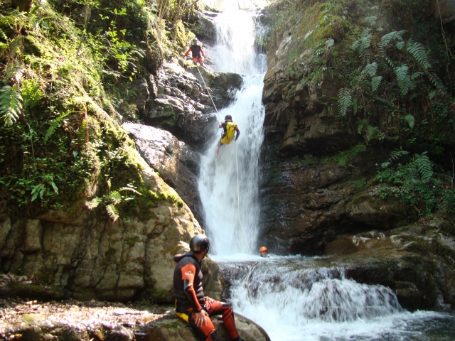 Rappelando la cascada