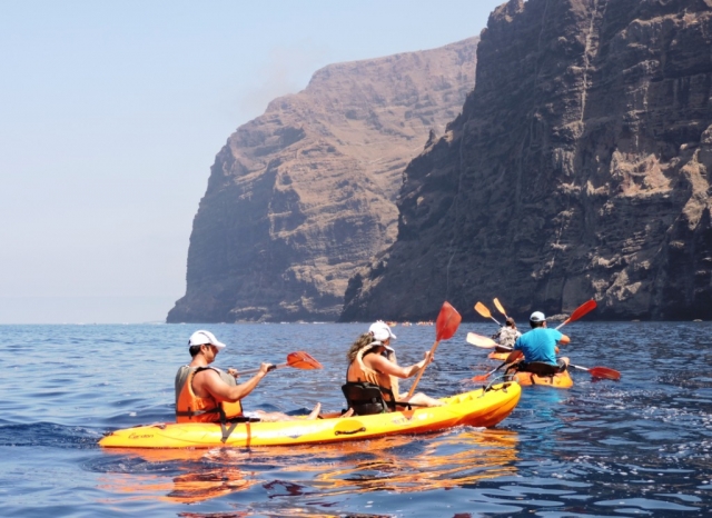 Surcando las aguas en kayaks