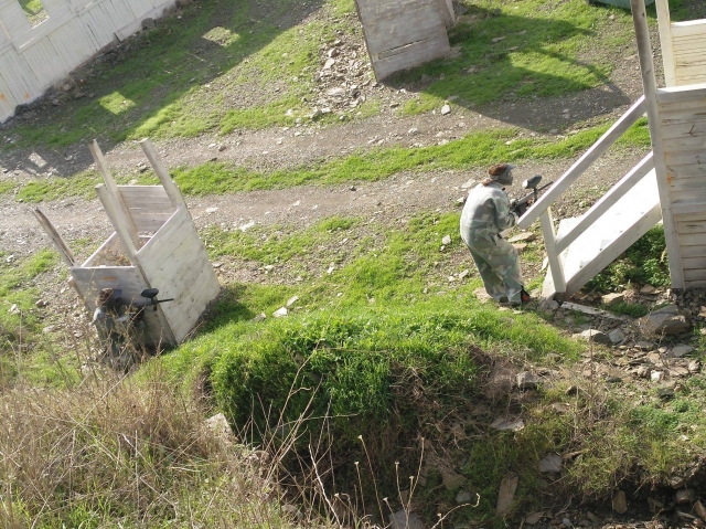 e-1861-agachado-al-pie-de-las-escaleras15429826153132.jpg