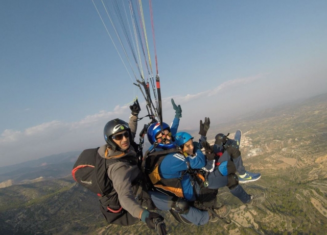 Vuelo con menor y adulto en Villar