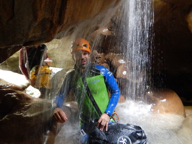  Nach dem Wasserfall hinunter 