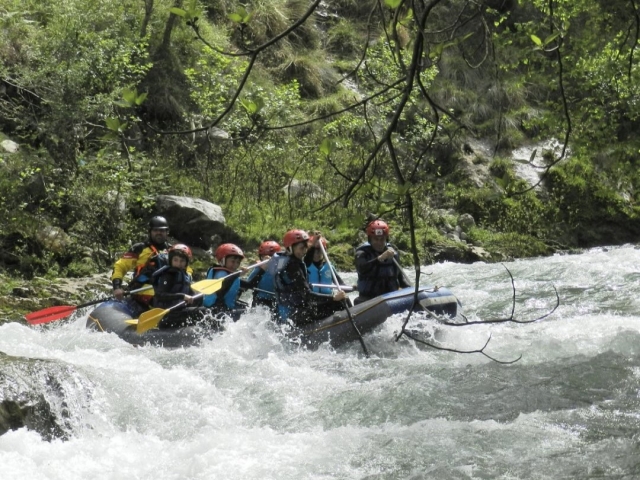 Aguas bravas durante el rafting