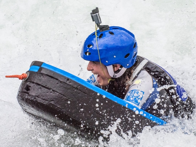 Disfruta de las aguas bravas practicando hidrospeed