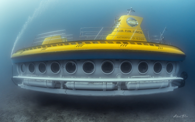  Submarine 
