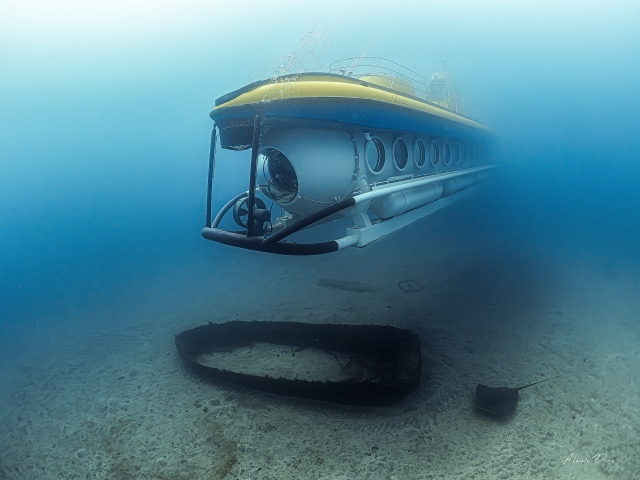  Navigating under the sea 