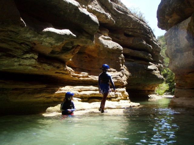  Kinder in der Formiga-Schlucht 
