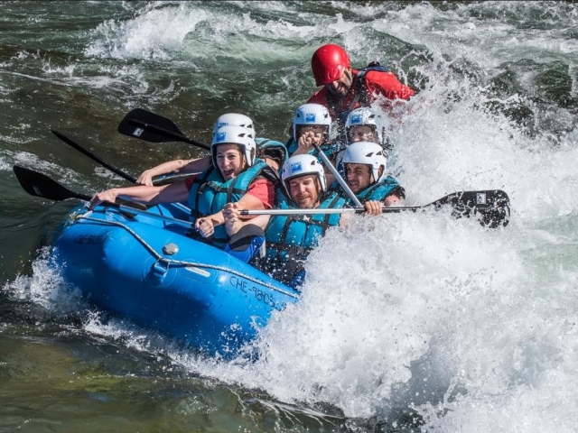  Floß passiert das Stromschnelle in Murillo 