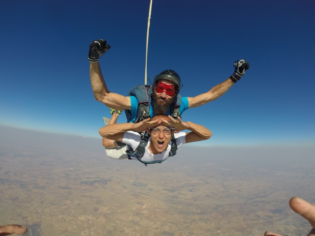 Opinión de Héctor sobre Oferta San Valentín salto paracaídas tándem Madrid