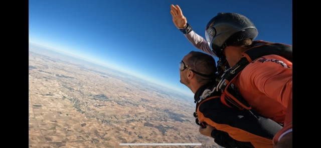 Review of Maria about Parachute jump at 4000m + Internal video Toledo
