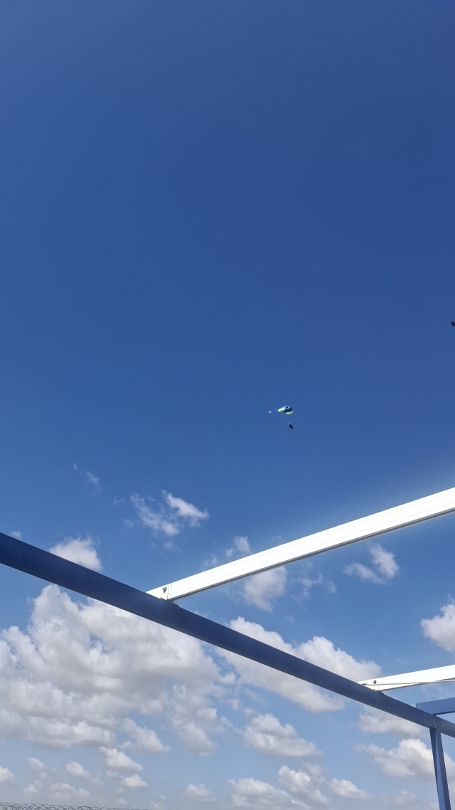 Opinione di Ana Jaraquemada su OFFERTA SPECIALE Lancio con paracadute Madrid + video