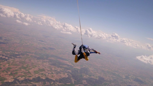 paracaidismo_de_celia_1463611993.362.jpeg