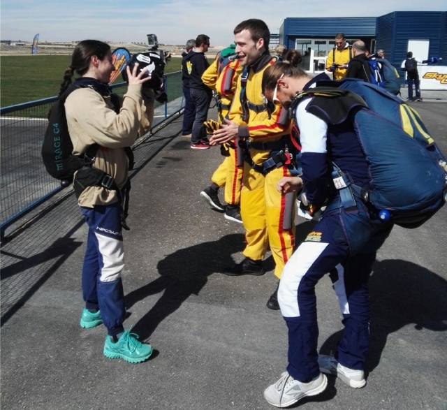 Avis de Laura concernant Saut en parachute tandem : OFFRE FÊTE DES PÈRES !!
