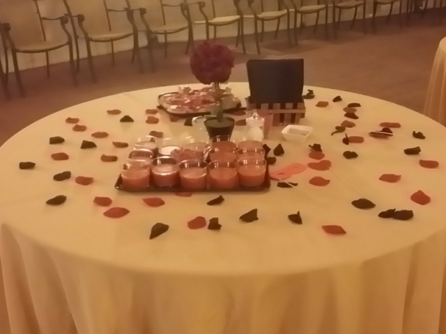 Mesa lista para el evento El Escorial