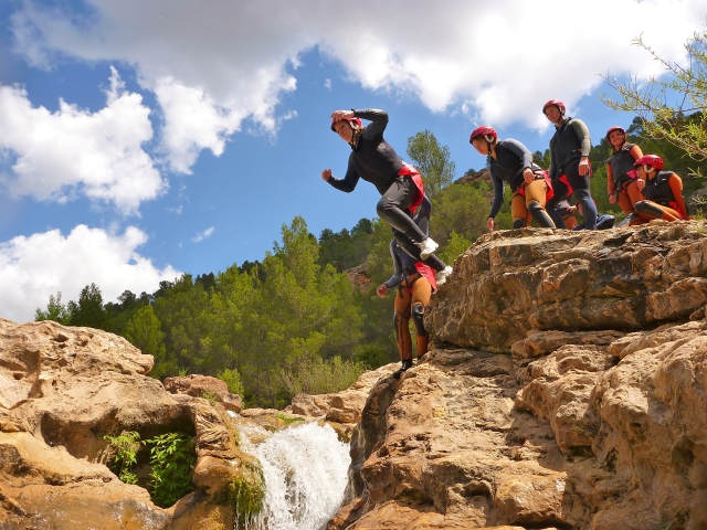  Salto nelle piscine 