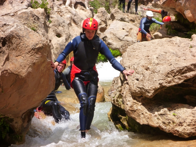  Passaggio tra le rocce 