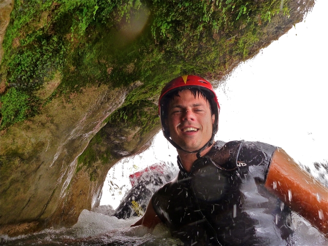  Sotto le cascate 