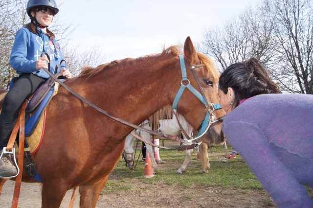 Montando el caballo en el centro
