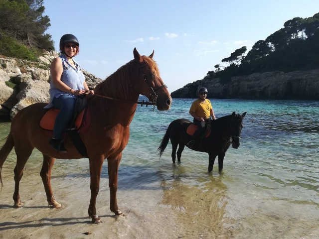 Ruta ecuestre a Cala Fustam