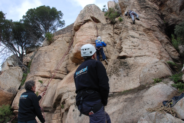  Escalade sur paroi naturelle 