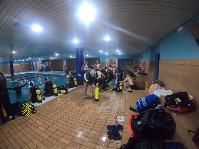  Students Dry suit 